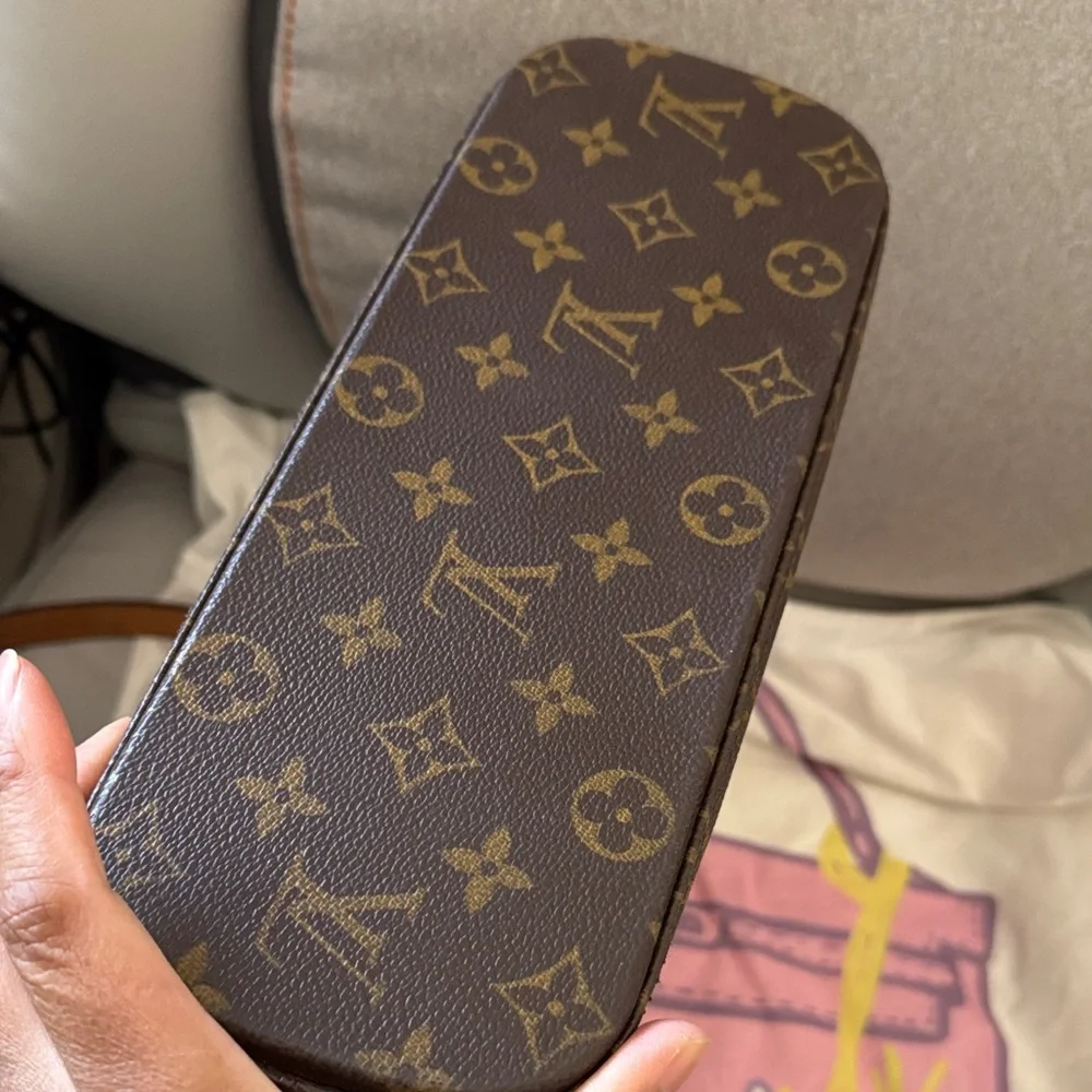 👜 Louis Vuitton Cabas Mezzo (Monogram Tote)